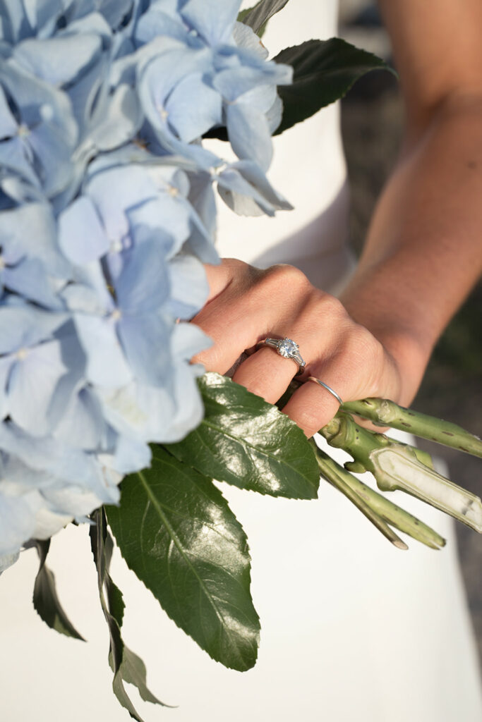 photographe de mariage ile de ré, soleil sur alliances