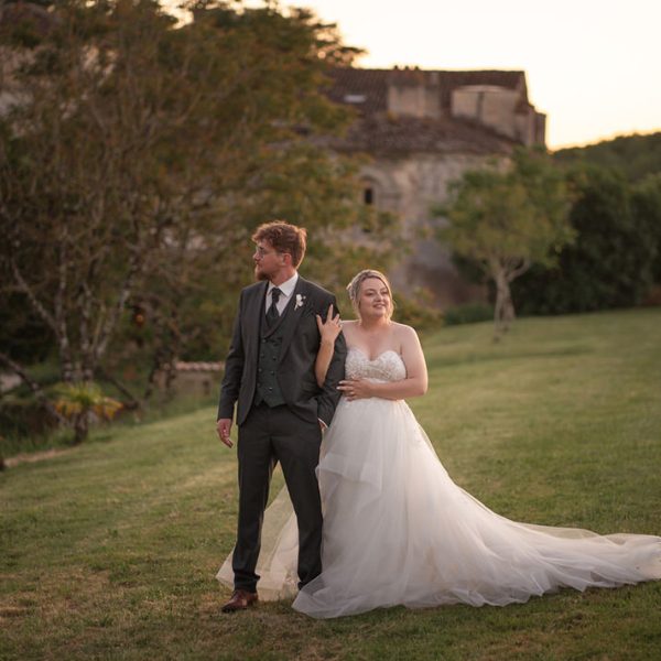 Marie‑Sara & Anthony à l’Abbaye de Fontdouce : un mariage vibrant & inoubliable